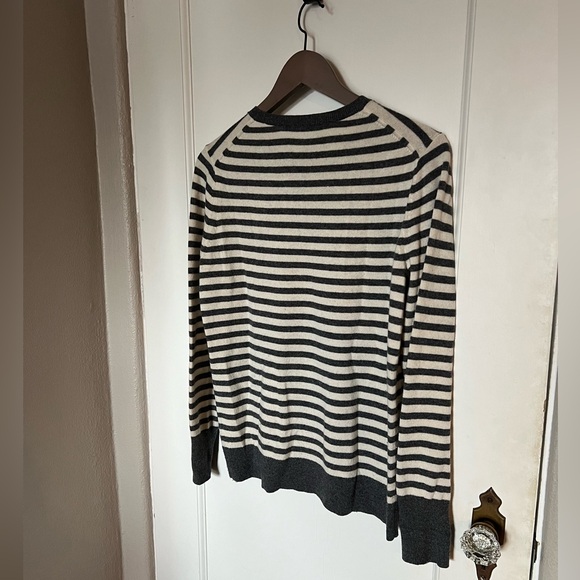 Everlane - The Cashmere Classic Crew Sweater - Cream/Grey - Large - Picture 2 of 15